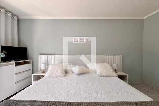 Quarto 1 de casa à venda com 3 quartos, 300m² em Cidade São Jorge, Santo André