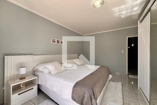 Quarto 1 de casa à venda com 3 quartos, 300m² em Cidade São Jorge, Santo André