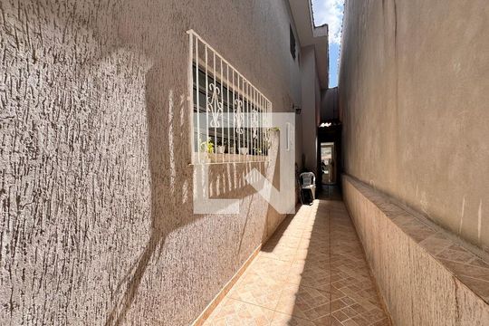 Corredor quintal  de casa à venda com 3 quartos, 300m² em Cidade São Jorge, Santo André