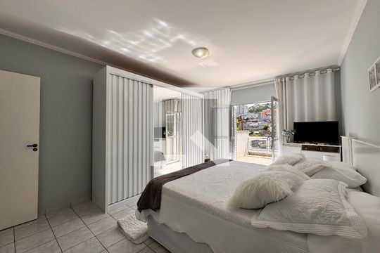 Quarto 1 de casa à venda com 3 quartos, 300m² em Cidade São Jorge, Santo André