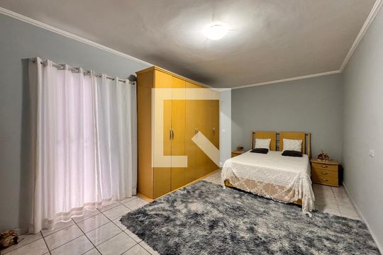 Suite  de casa à venda com 3 quartos, 300m² em Cidade São Jorge, Santo André
