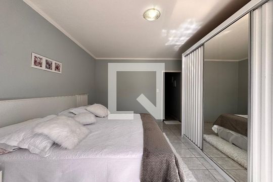 Quarto 1 de casa à venda com 3 quartos, 300m² em Cidade São Jorge, Santo André