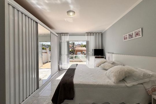 Quarto 1 de casa à venda com 3 quartos, 300m² em Cidade São Jorge, Santo André