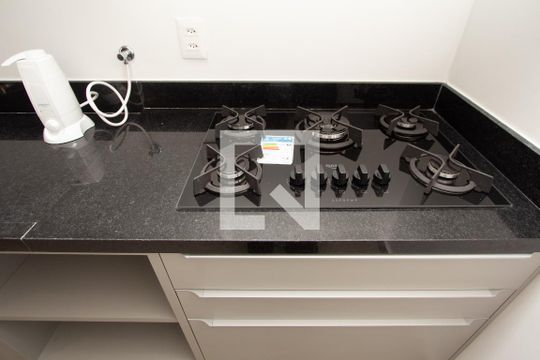 Cozinha de apartamento para alugar com 1 quarto, 45m² em Indianópolis, São Paulo