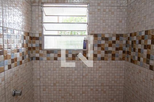 Banheiro de apartamento para alugar com 2 quartos, 55m² em Vila Chuca, São Paulo
