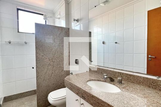 Banheiro de apartamento à venda com 4 quartos, 300m² em Prado, Belo Horizonte