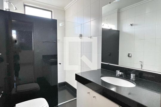 Banheiro 2 de apartamento à venda com 4 quartos, 300m² em Prado, Belo Horizonte