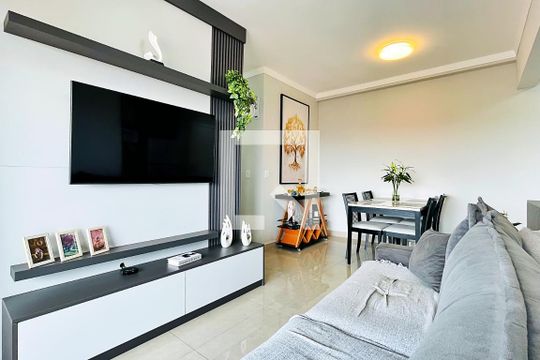 Sala de apartamento à venda com 2 quartos, 61m² em Jardim Bom Clima, Guarulhos