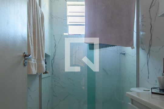 Banheiro Social  de apartamento para alugar com 2 quartos, 114m² em Serrano, Belo Horizonte