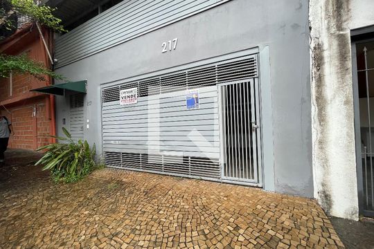 Fachada de casa à venda com 8 quartos, 700m² em Conjunto Residencial Butanta, São Paulo