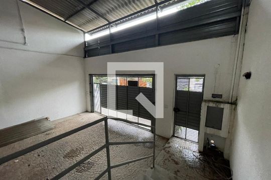 Garagem de casa à venda com 8 quartos, 700m² em Conjunto Residencial Butanta, São Paulo