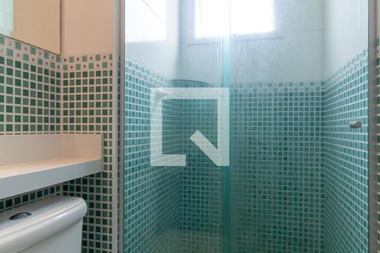 Banheiro de apartamento para alugar com 2 quartos, 44m² em Água Branca, São Paulo