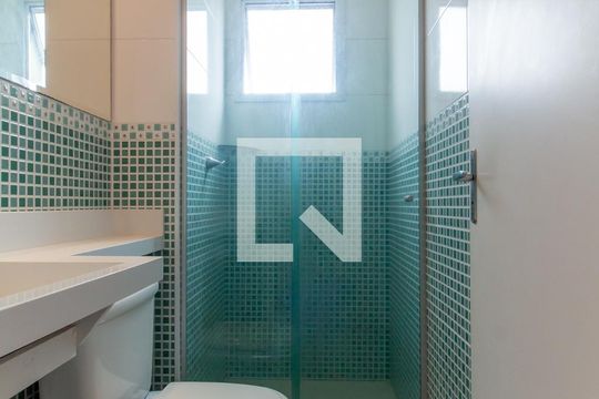 Banheiro de apartamento para alugar com 2 quartos, 44m² em Água Branca, São Paulo