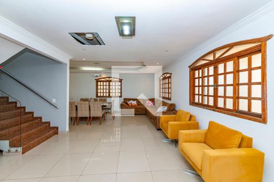 Sala 1 de casa à venda com 6 quartos, 330m² em Alto Caiçaras, Belo Horizonte