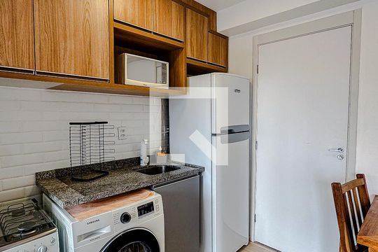 Cozinha de apartamento para alugar com 1 quarto, 30m² em Vila Monumento, São Paulo
