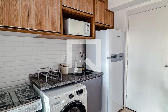 Cozinha de apartamento para alugar com 1 quarto, 30m² em Vila Monumento, São Paulo