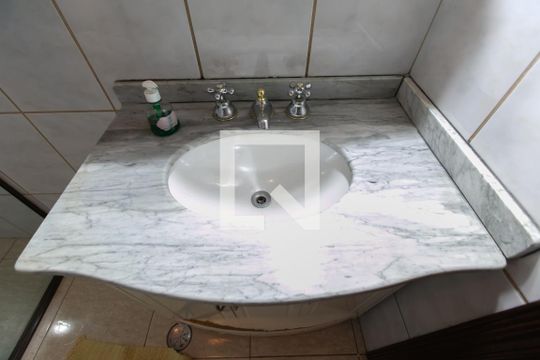 Banheiro 2 de casa à venda com 4 quartos, 350m² em Cidade Líder, São Paulo