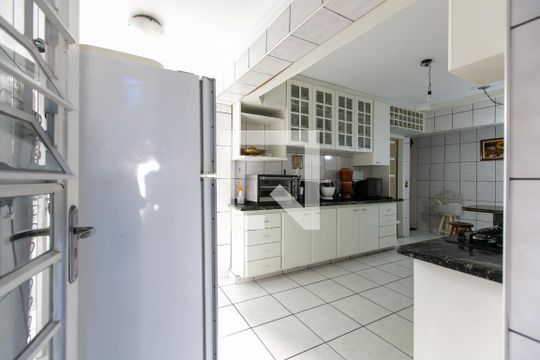 Cozinha 1 de casa à venda com 4 quartos, 350m² em Cidade Líder, São Paulo
