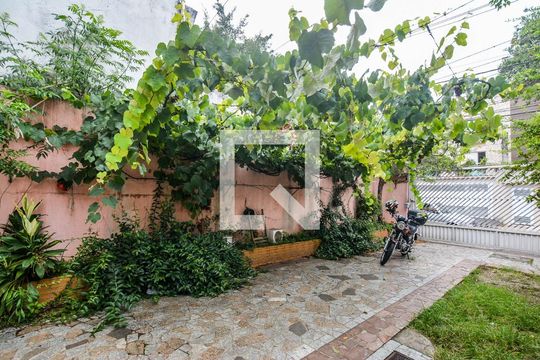 Garagem de casa para alugar com 4 quartos, 338m² em Utinga, Santo André