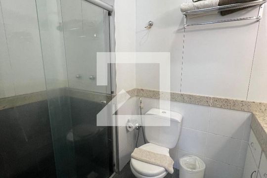 Banheiro de apartamento para alugar com 1 quarto, 40m² em Vila da Serra, Nova Lima