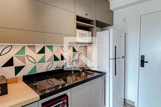 Cozinha de apartamento para alugar com 1 quarto, 25m² em Vila Mariana, São Paulo