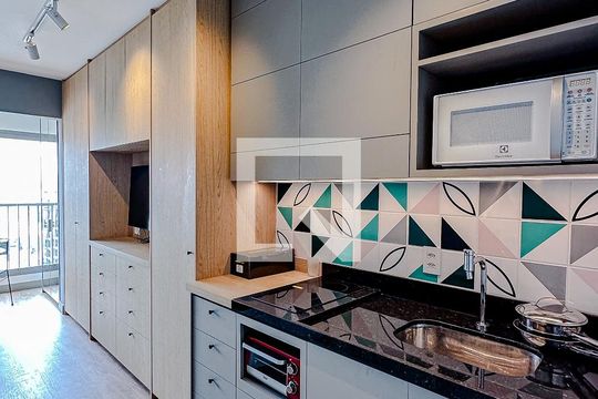 Cozinha de apartamento para alugar com 1 quarto, 25m² em Vila Mariana, São Paulo