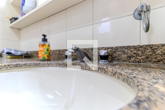 Banheiro de kitnet/studio para alugar com 1 quarto, 40m² em Campos Elíseos, São Paulo