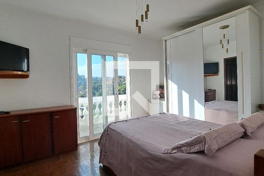 Casa à venda com 3 quartos, 315m² em Vila Albertina, São Paulo