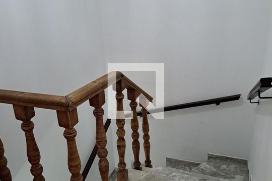 Escada de casa à venda com 3 quartos, 315m² em Vila Albertina, São Paulo
