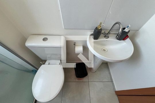 Banheiro de apartamento à venda com 2 quartos, 45m² em Canudos, Novo Hamburgo