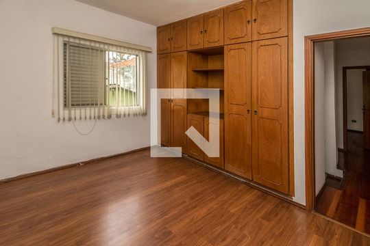 Quarto de casa à venda com 2 quartos, 120m² em Vila Liviero, São Paulo