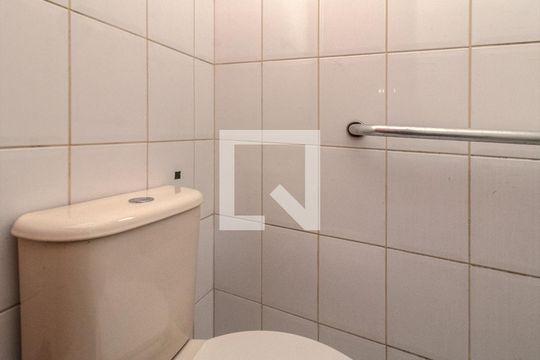 Banheiro Social de casa à venda com 2 quartos, 120m² em Vila Liviero, São Paulo
