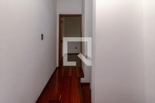 Corredor de casa à venda com 2 quartos, 120m² em Vila Liviero, São Paulo