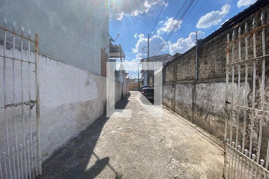 Fachada de casa para alugar com 1 quarto, 50m² em Penha de França, São Paulo