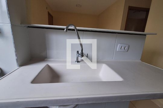 Cozinha de apartamento para alugar com 2 quartos, 45m² em Parque Santa Rosa, Suzano