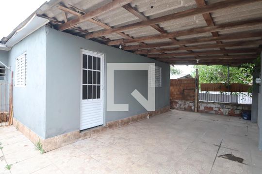 Área externa de casa à venda com 2 quartos, 56m² em Harmonia, Canoas