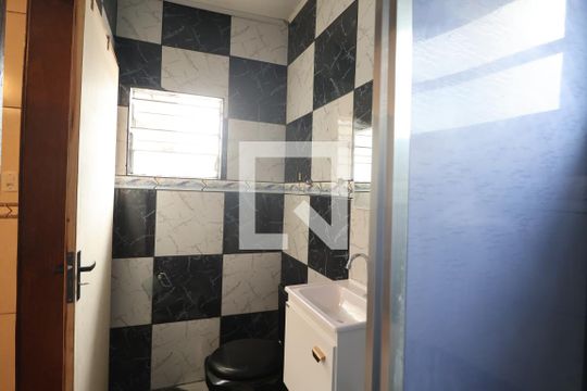 Banheiro de casa à venda com 2 quartos, 56m² em Harmonia, Canoas