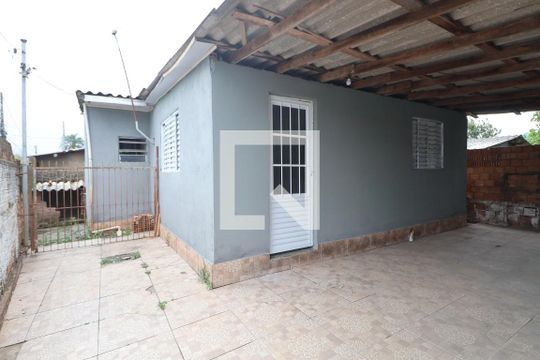 Área externa de casa à venda com 2 quartos, 56m² em Harmonia, Canoas