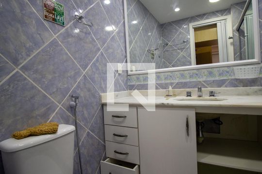 Banheiro da Suíte de casa de condomínio para alugar com 4 quartos, 167m² em Recreio dos Bandeirantes, Rio de Janeiro