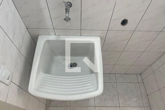 Banheiro de apartamento para alugar com 1 quarto, 35m² em Água Branca, São Paulo