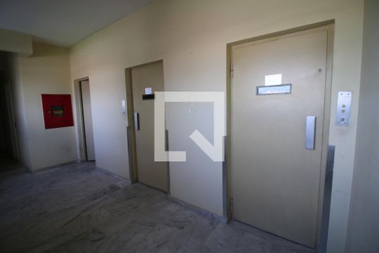Área comum - Elevadores de apartamento à venda com 2 quartos, 90m² em Ramos, Rio de Janeiro