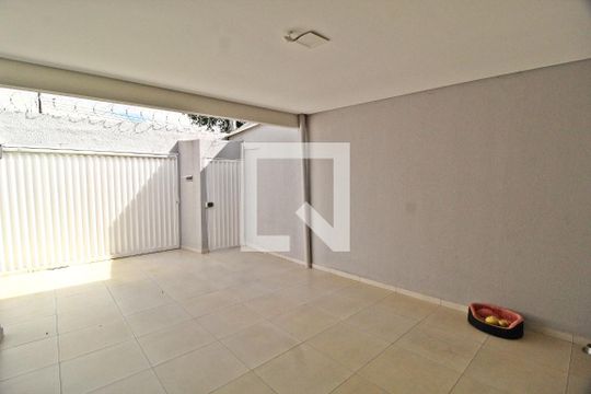 Garagem de casa para alugar com 3 quartos, 194m² em Tibery, Uberlândia