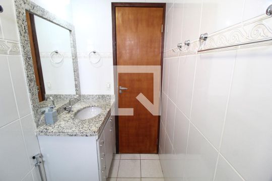 Banheiro Social de apartamento para alugar com 2 quartos, 68m² em Santa Mônica, Uberlândia