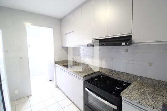 Cozinha de apartamento para alugar com 2 quartos, 68m² em Santa Mônica, Uberlândia