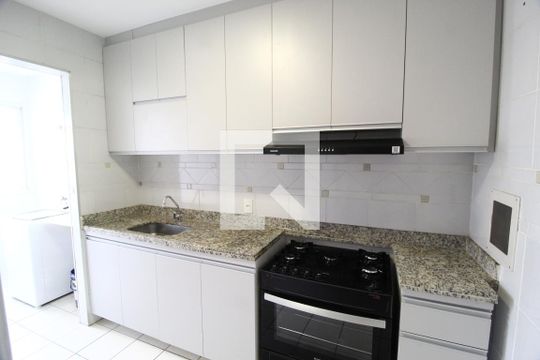 Cozinha de apartamento para alugar com 2 quartos, 68m² em Santa Mônica, Uberlândia