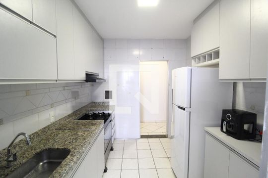 Cozinha de apartamento para alugar com 2 quartos, 68m² em Santa Mônica, Uberlândia