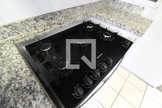 Cozinha de apartamento para alugar com 2 quartos, 68m² em Santa Mônica, Uberlândia