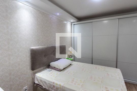 Suite de apartamento à venda com 2 quartos, 63m² em Vila Paulo Silas, São Paulo
