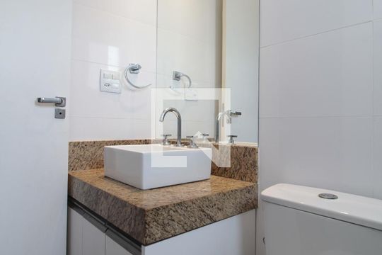 Banheiro da Suite 1 de apartamento à venda com 4 quartos, 160m² em Planalto, Belo Horizonte