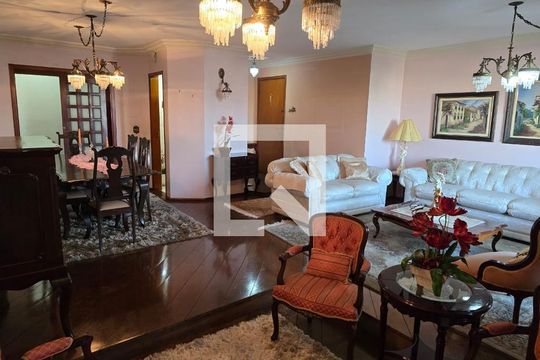 Sala de apartamento para alugar com 4 quartos, 185m² em Vila Bastos, Santo André